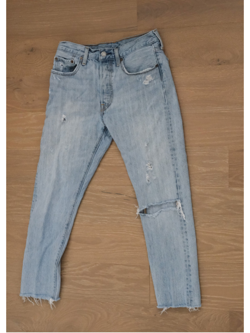 Levi’s 501 Distressed Light Blue Wash Jeans W27 L28